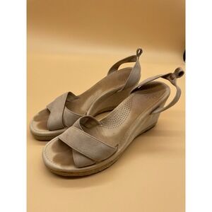Ugg Sandals Women's Sz  8  Beige Leather Ankle Strap Comfort Wedge Espadrilles‎